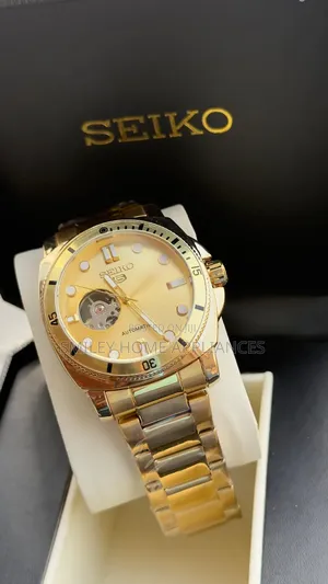 Metallic Strapped Men's Wrist Seiko Mechanical Time Piece at Discount