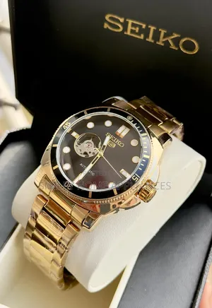 Golden Strapped Men's Mechanical Wrist Seiko Time Piece at 20% Discount