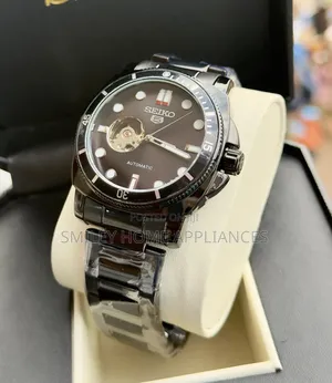 Black Metallic Strapped Men's Seiko Authentic Wrist Time Wear