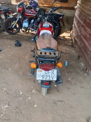 Bajaj Boxer 125 2023 Red