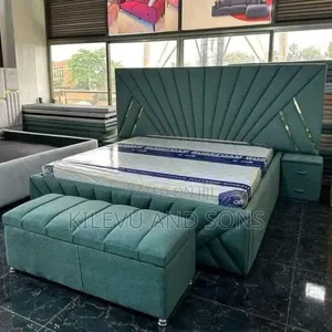 Modern Bed With Ottoman