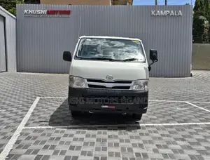 Toyota HiAce 2012 White