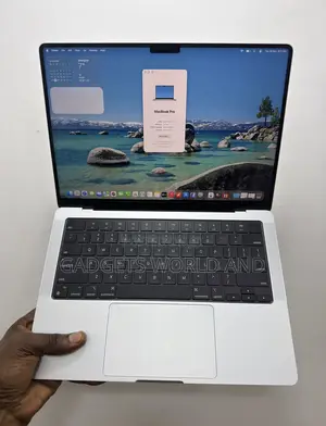 New Laptop Apple MacBook Pro 32GB Apple M1 Pro SSD 512GB