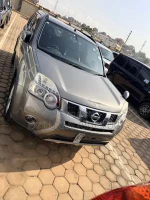 Nissan X-Trail 2012 Gold