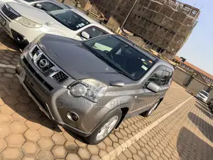 Nissan X-Trail 2012 Gold