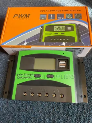 High Efficiency 40a PWM Solar Controller- Green and Black Color