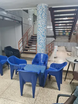 Generally Plastic Chairs and Table for Outdoor Bar