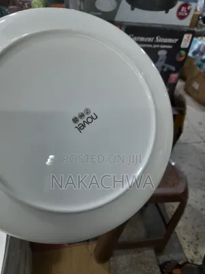 12pices Of Dinner Plates