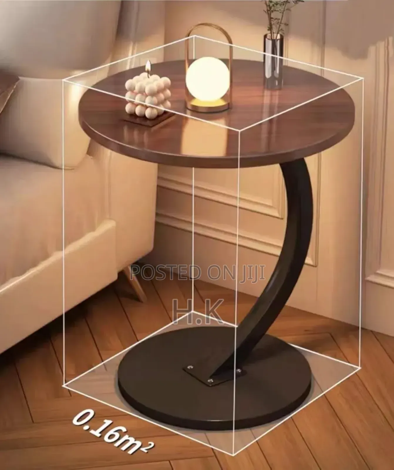 Round Table for Small Spaces