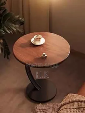 Round Table for Small Spaces