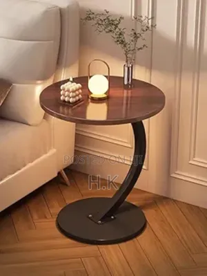 Round Table for Small Spaces
