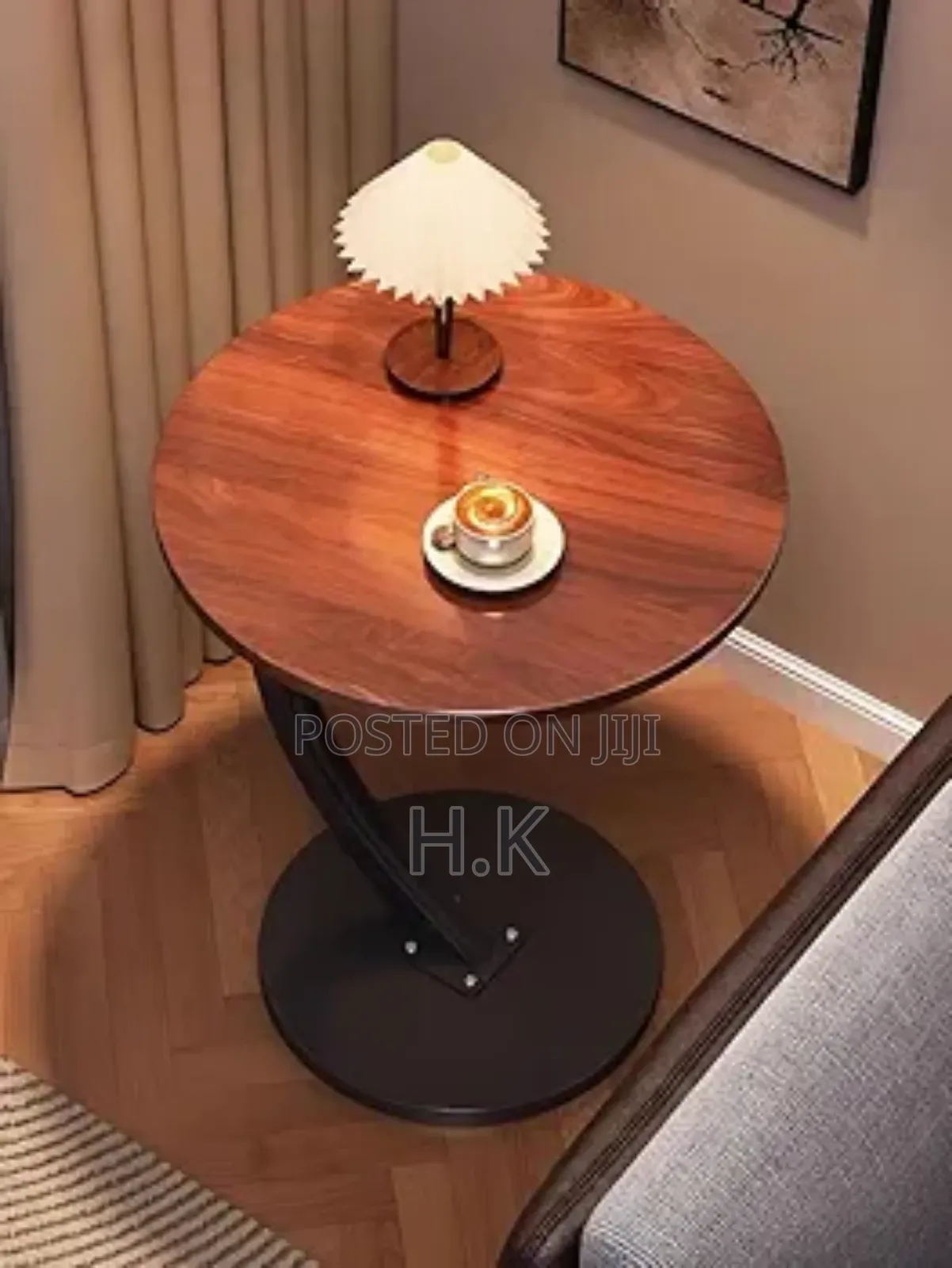 Round Table for Small Spaces