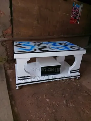Classic Table in Blue and White