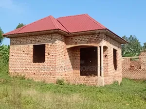 2bdrm House In Buwambo, Central Division For Sale