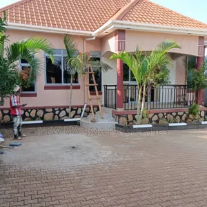 3bdrm Bungalow in Kitende Ntebe Rd, Central Division for sale