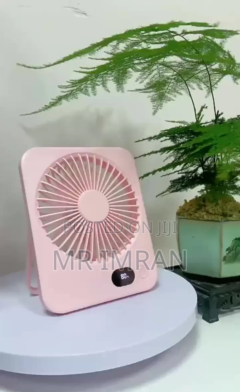 Portable, Usb-Rechargeable Mini Desk Fan With a Digital Display