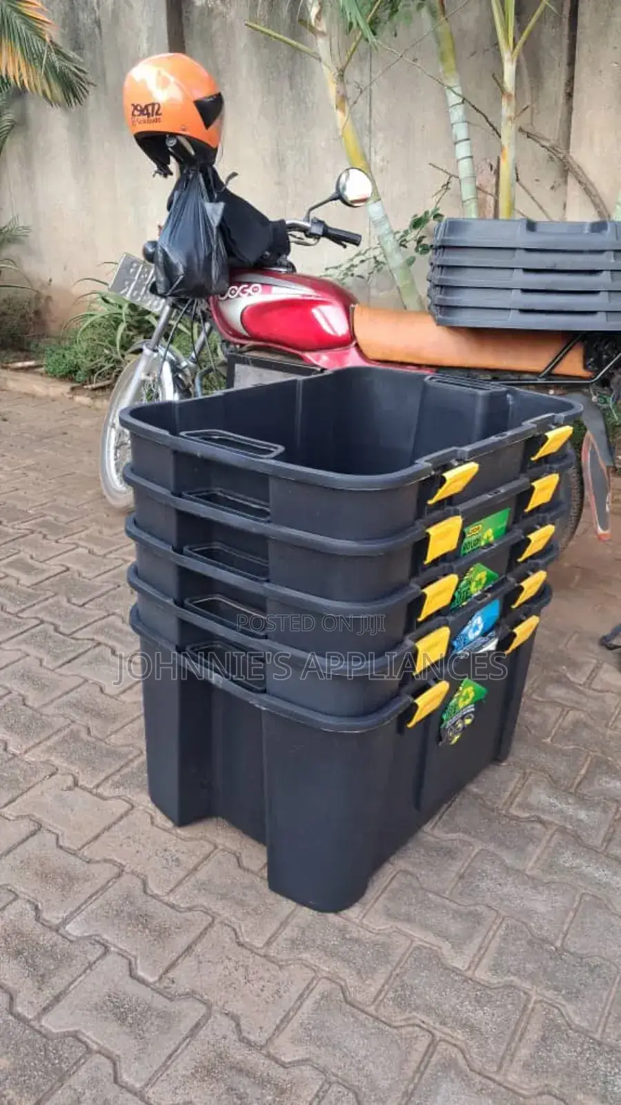 Heavy-Duty Storage Tote Box With Lockable Latches –150l