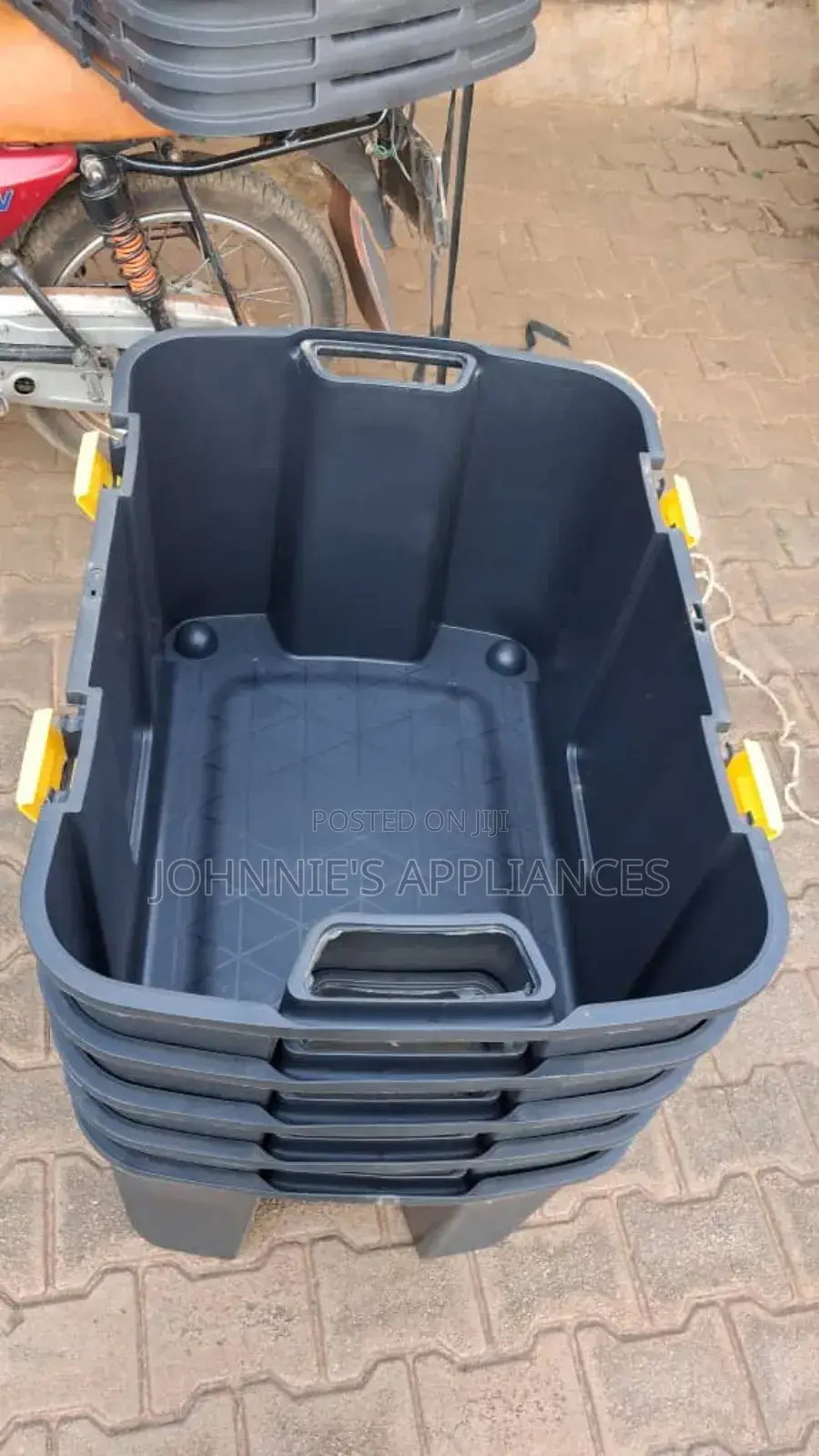 Heavy-Duty Storage Tote Box With Lockable Latches –150l