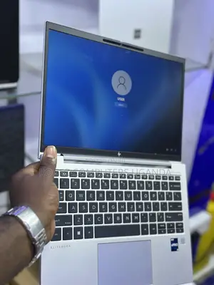 New Laptop HP EliteBook 830 G9 16GB Intel Core I5 SSD 512GB