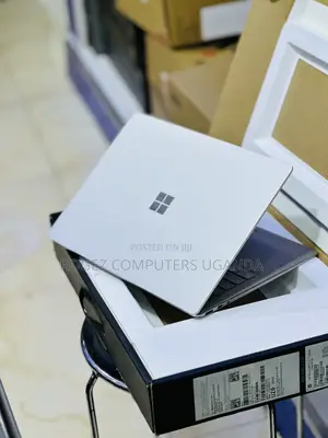 New Laptop Microsoft Surface Laptop 2 8GB Intel Core I5 SSD 256GB