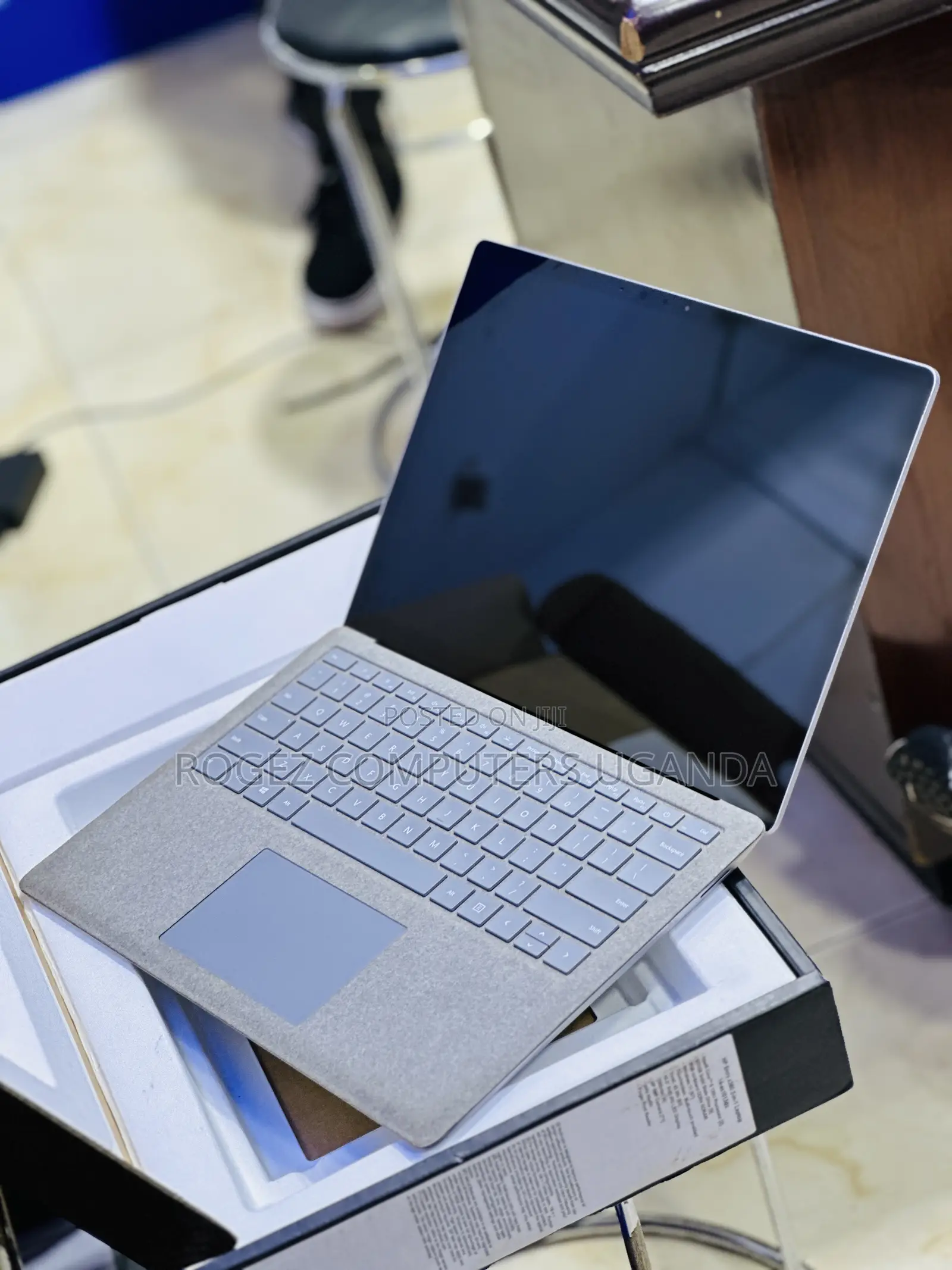 New Laptop Microsoft Surface Laptop 2 8GB Intel Core I5 SSD 256GB