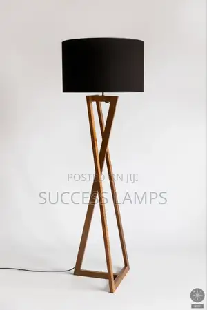 Corner Floor Lamp (Black)