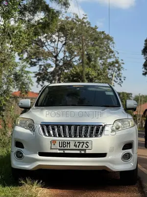 Toyota Vanguard 2010 White