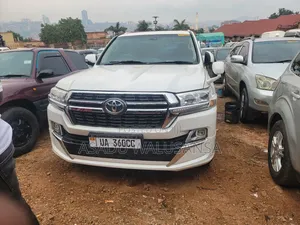 Toyota Land Cruiser 2013 White