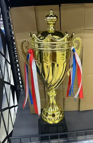 Winning Trophy Gold