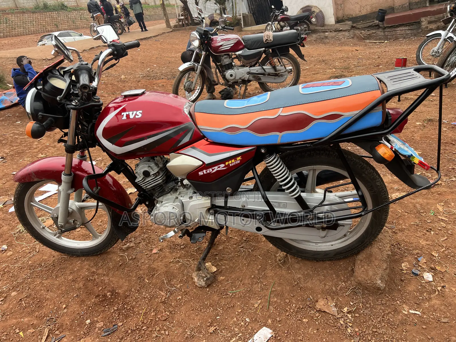 TVS HLX 125 2022 Red