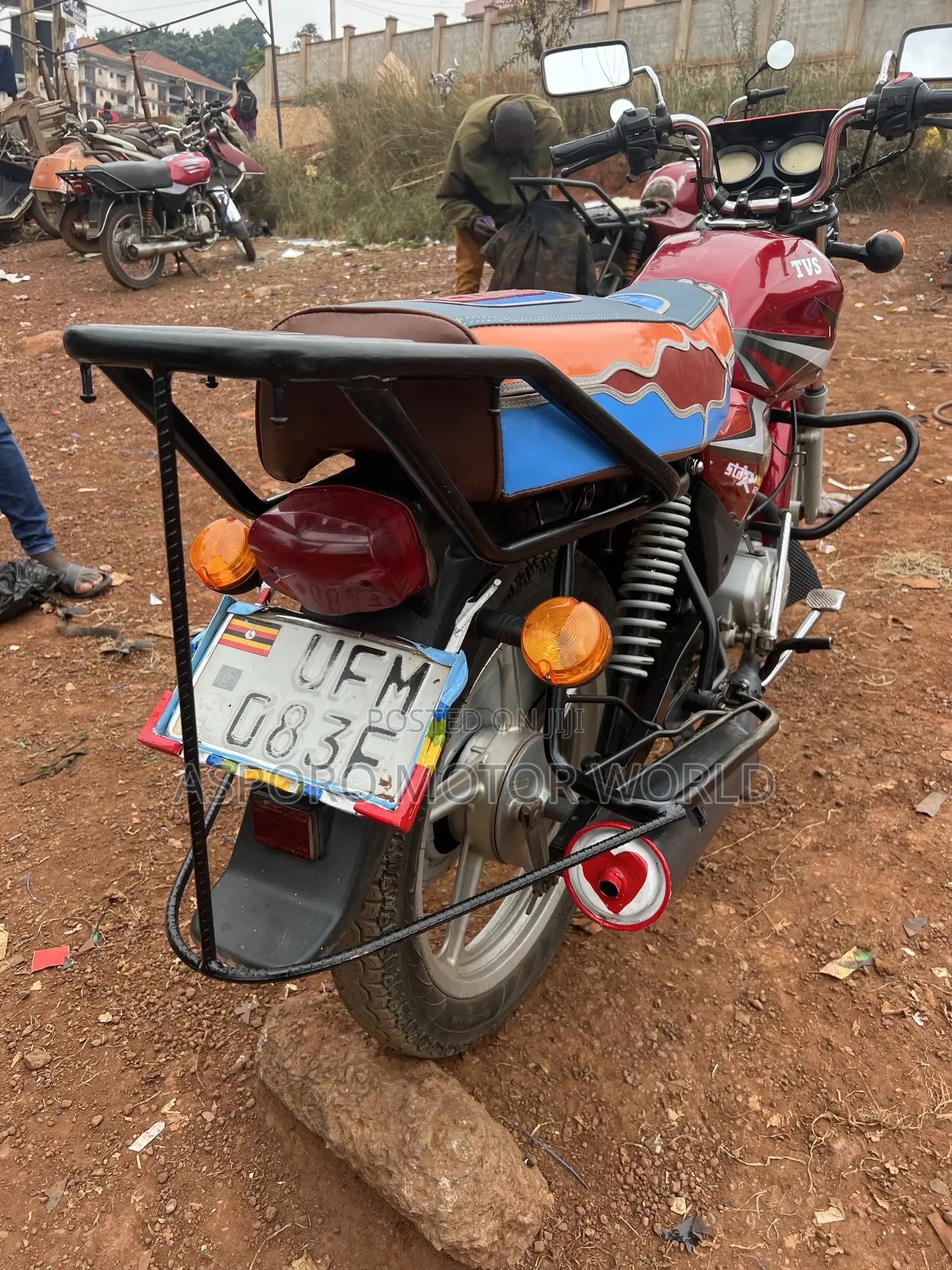TVS HLX 125 2022 Red