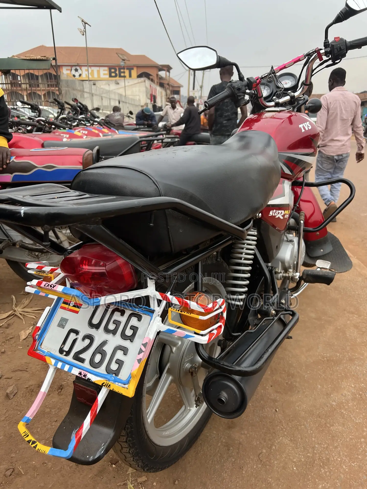 TVS HLX 125 2024 Red