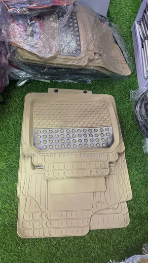 Universal Car Carpets (Cream)