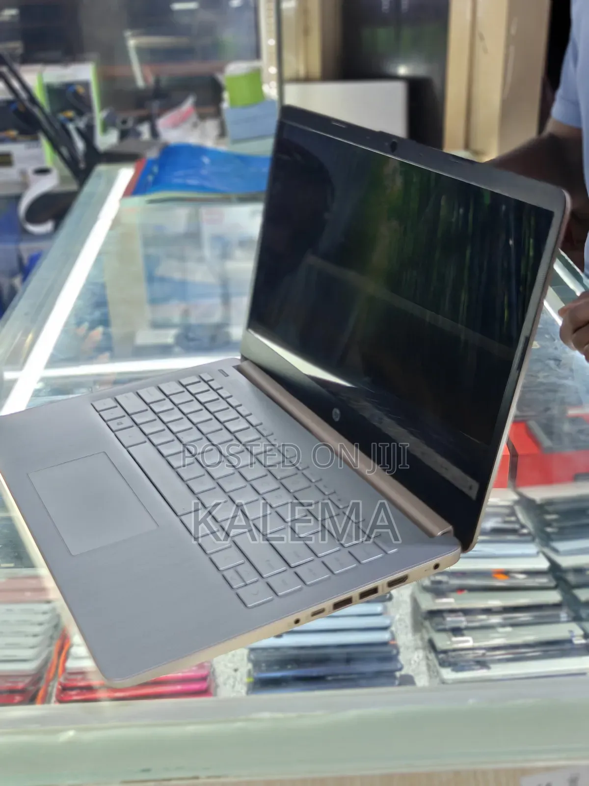 Laptop HP 14-ep0063 8GB Intel Core i5 SSD 256GB