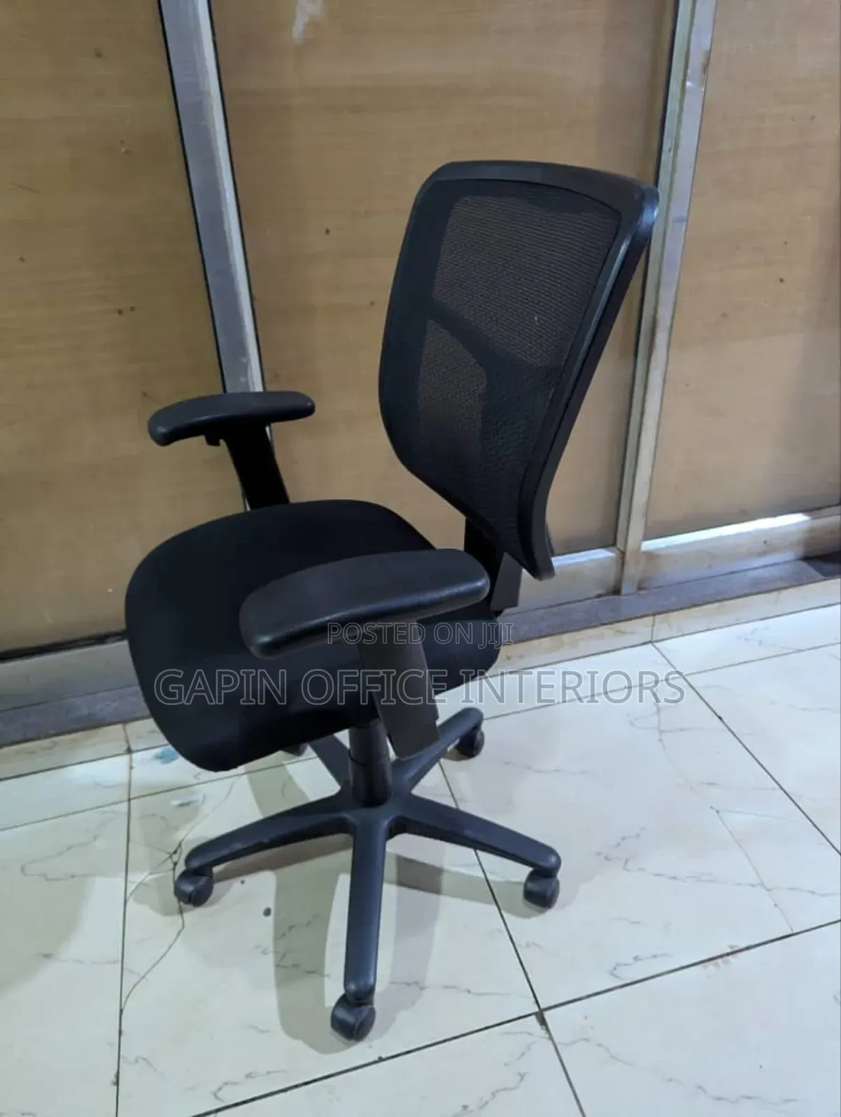 Strong and Durable Movable Chair With Adjustable Height