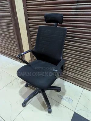 Headrest Adjustable Office Chair With Fixed Armrets for Support