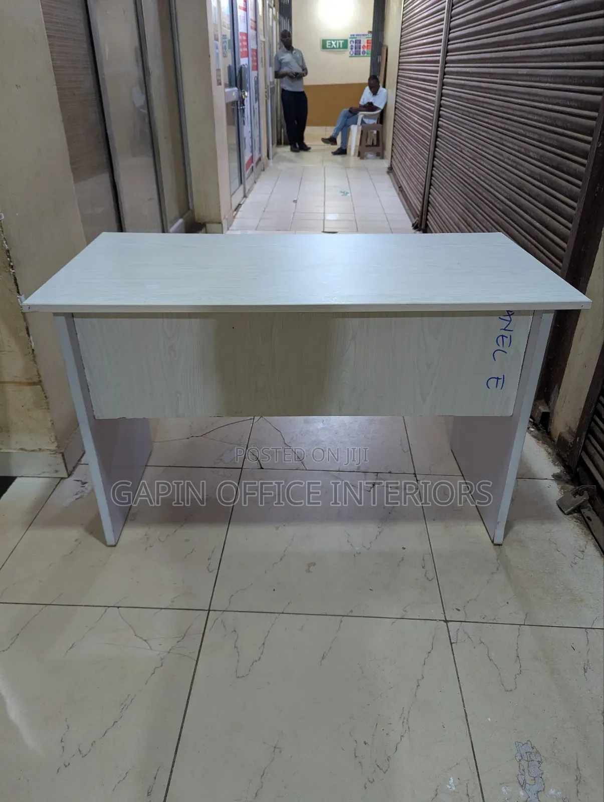 Second Hand White Office Desk, 1.2 Metres// 4 Feet // 120cm