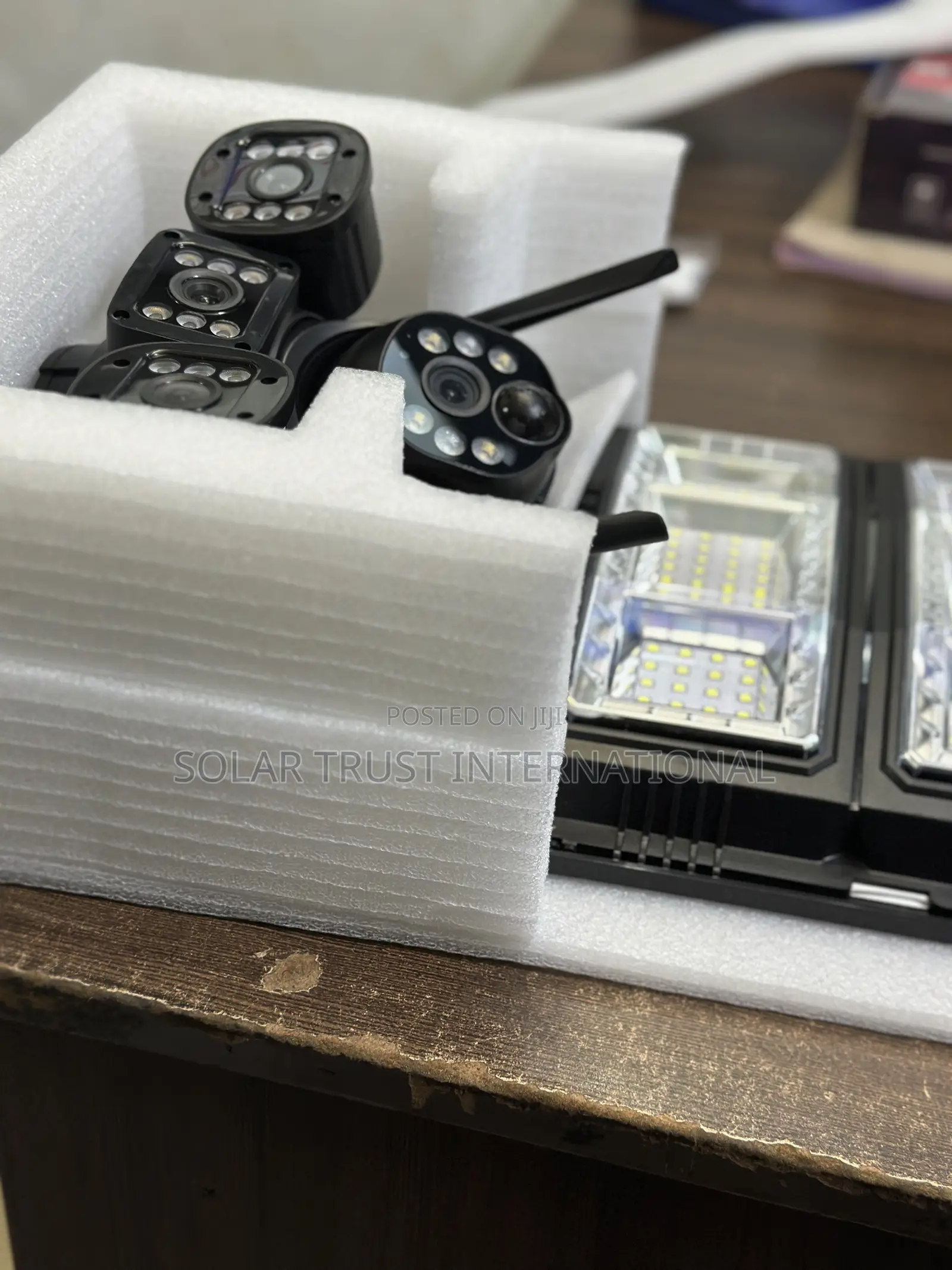 2-in-1 Solar Camera Security Light | Hd Wireless CCTV