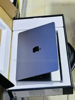 New Laptop Apple MacBook Air 2022 M2 8GB Apple M2 SSD 256GB