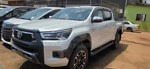 Toyota Hilux 2025 White