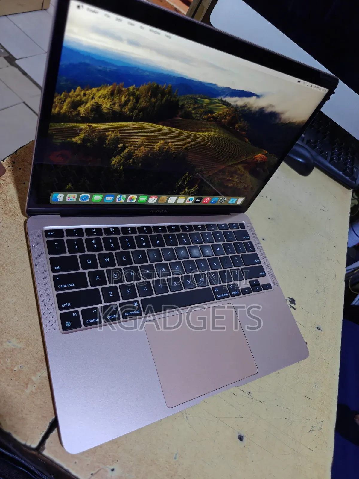 Laptop Apple MacBook 2020 8GB Apple M1 SSD 256GB