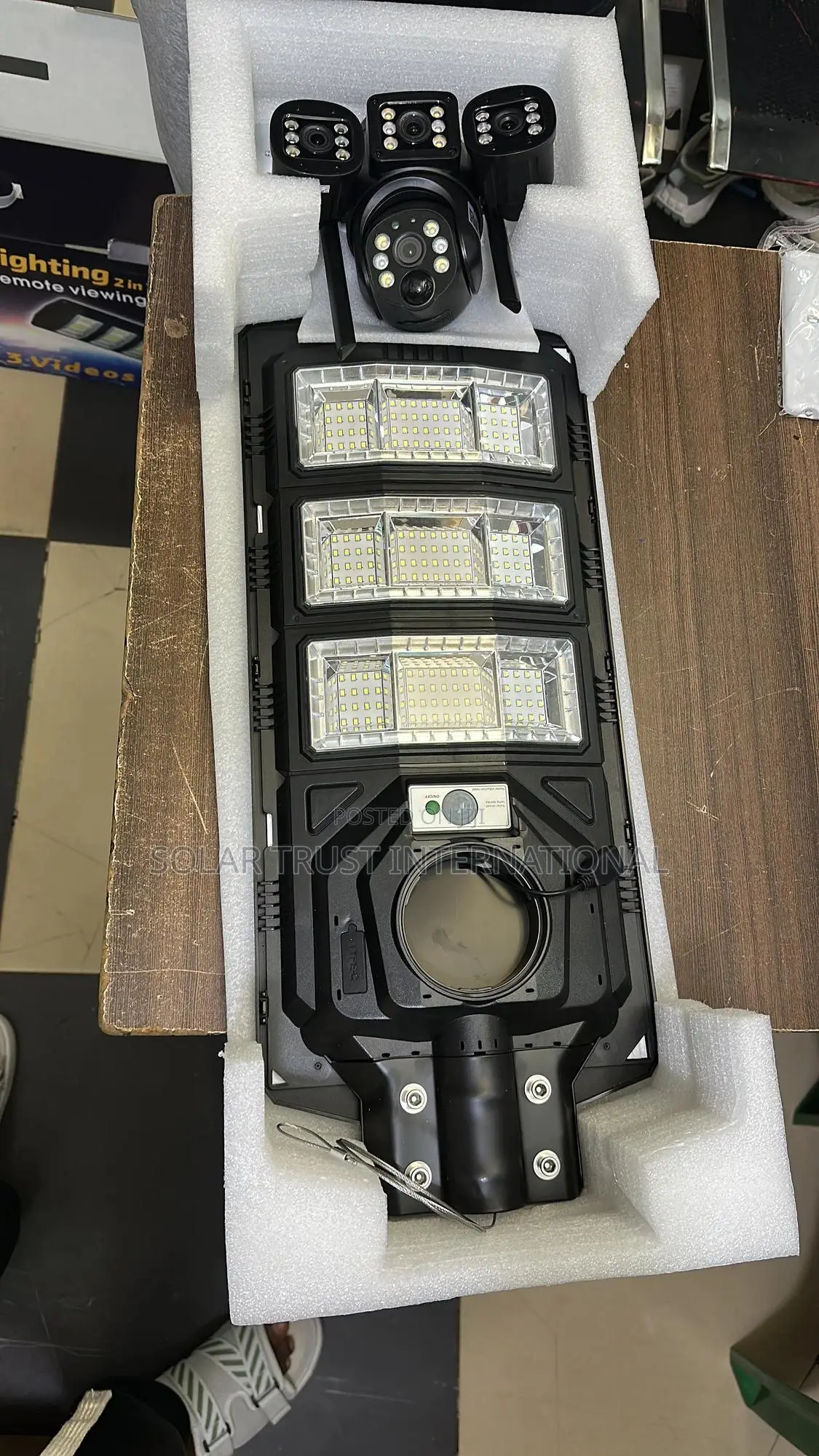 2-in-1 Solar Camera Security Light | Hd Wireless CCTV