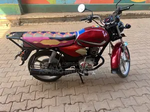 TVS HLX 125 2022 Red