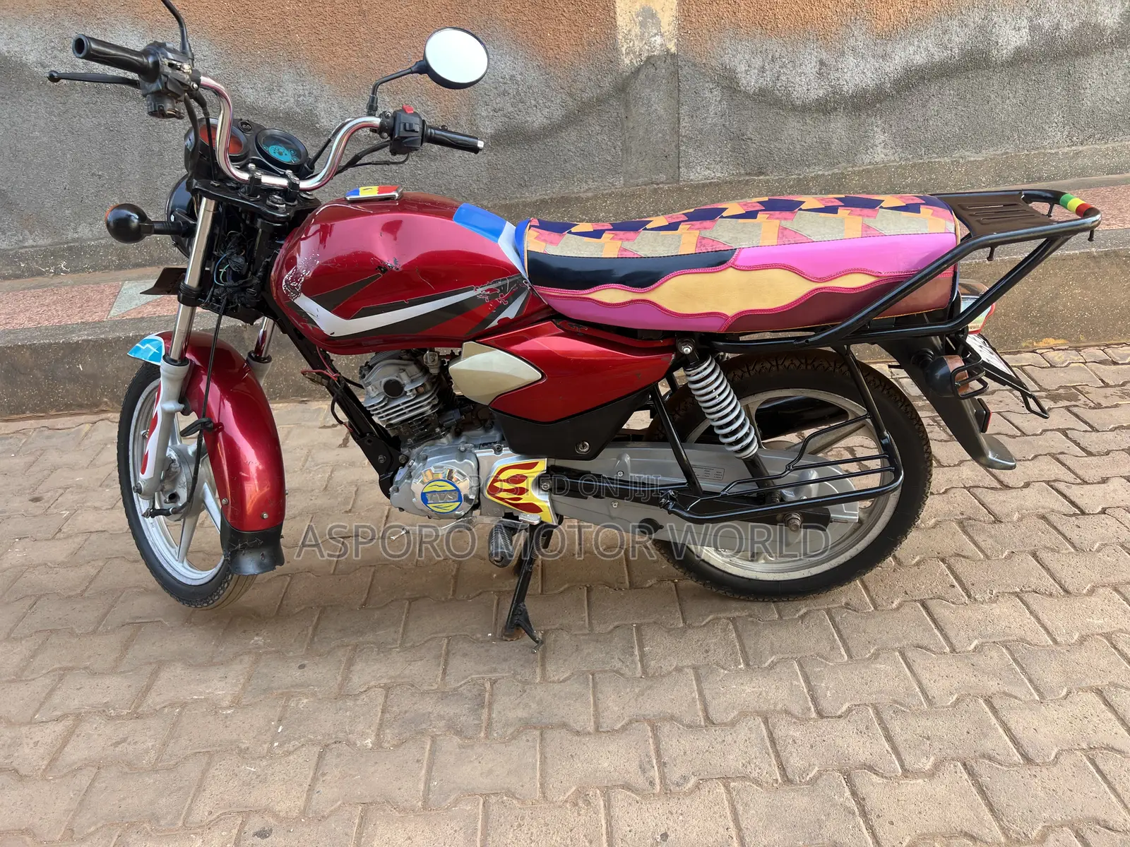 TVS HLX 125 2022 Red