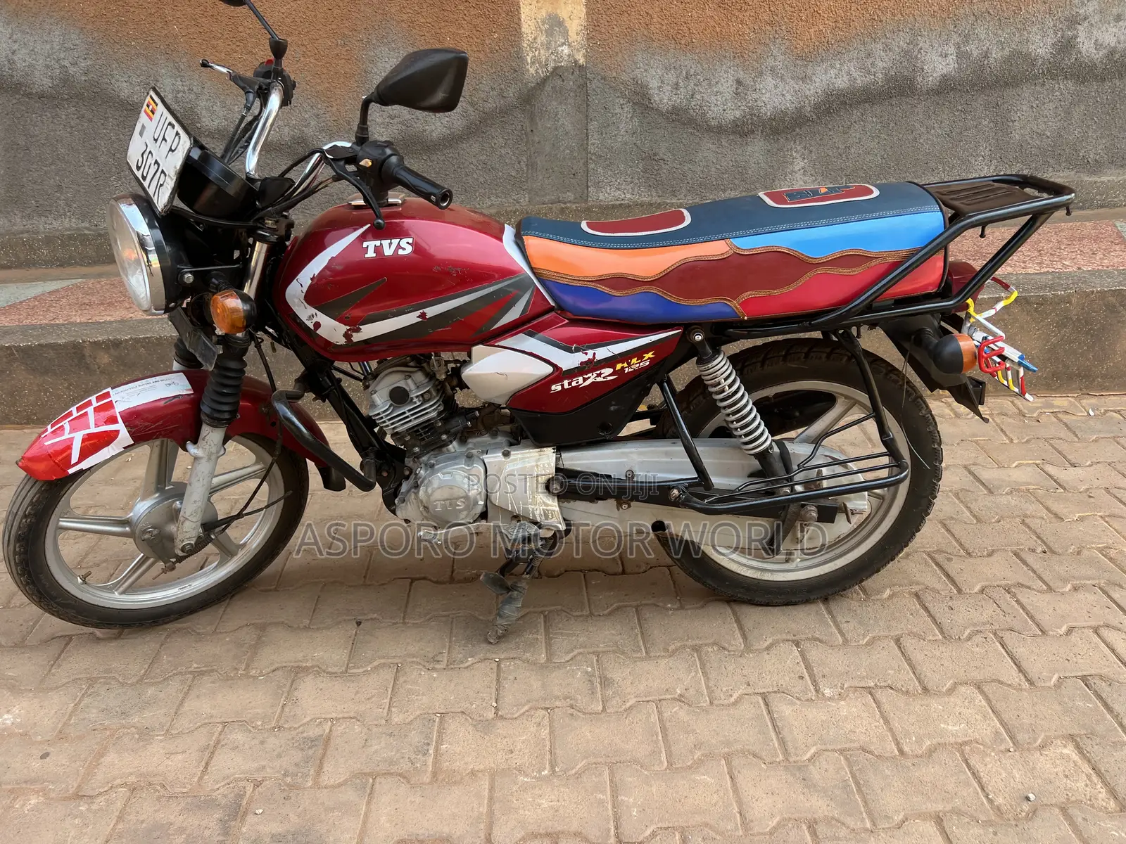TVS HLX 125 2022 Red