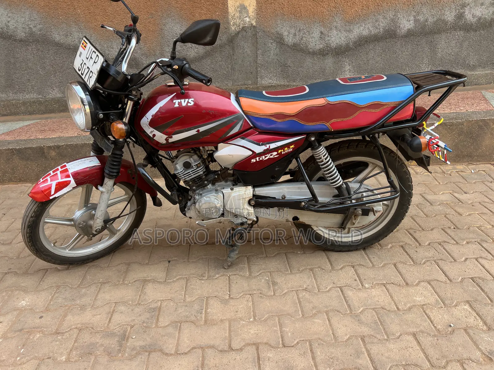 TVS HLX 125 2022 Red