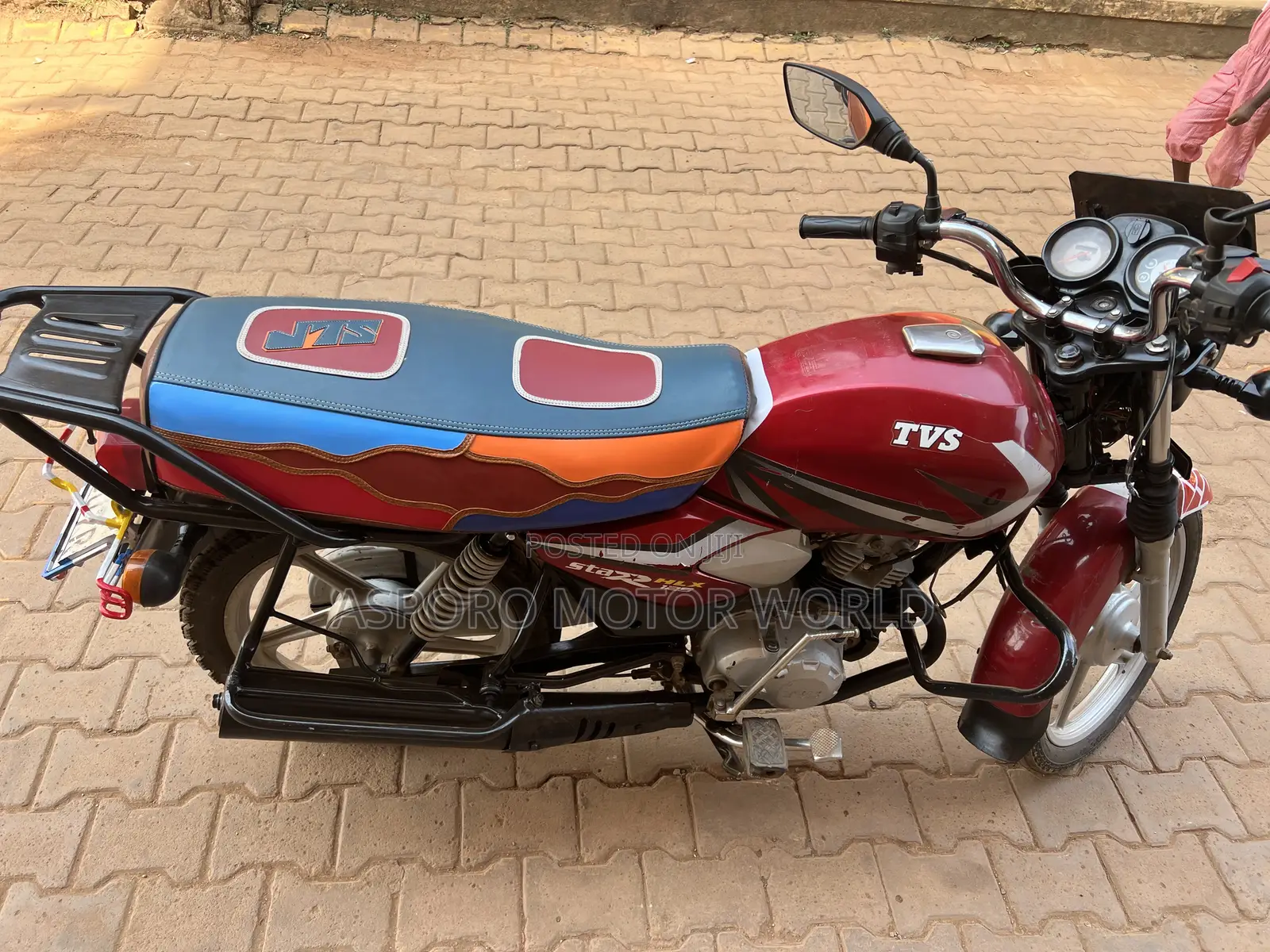 TVS HLX 125 2022 Red
