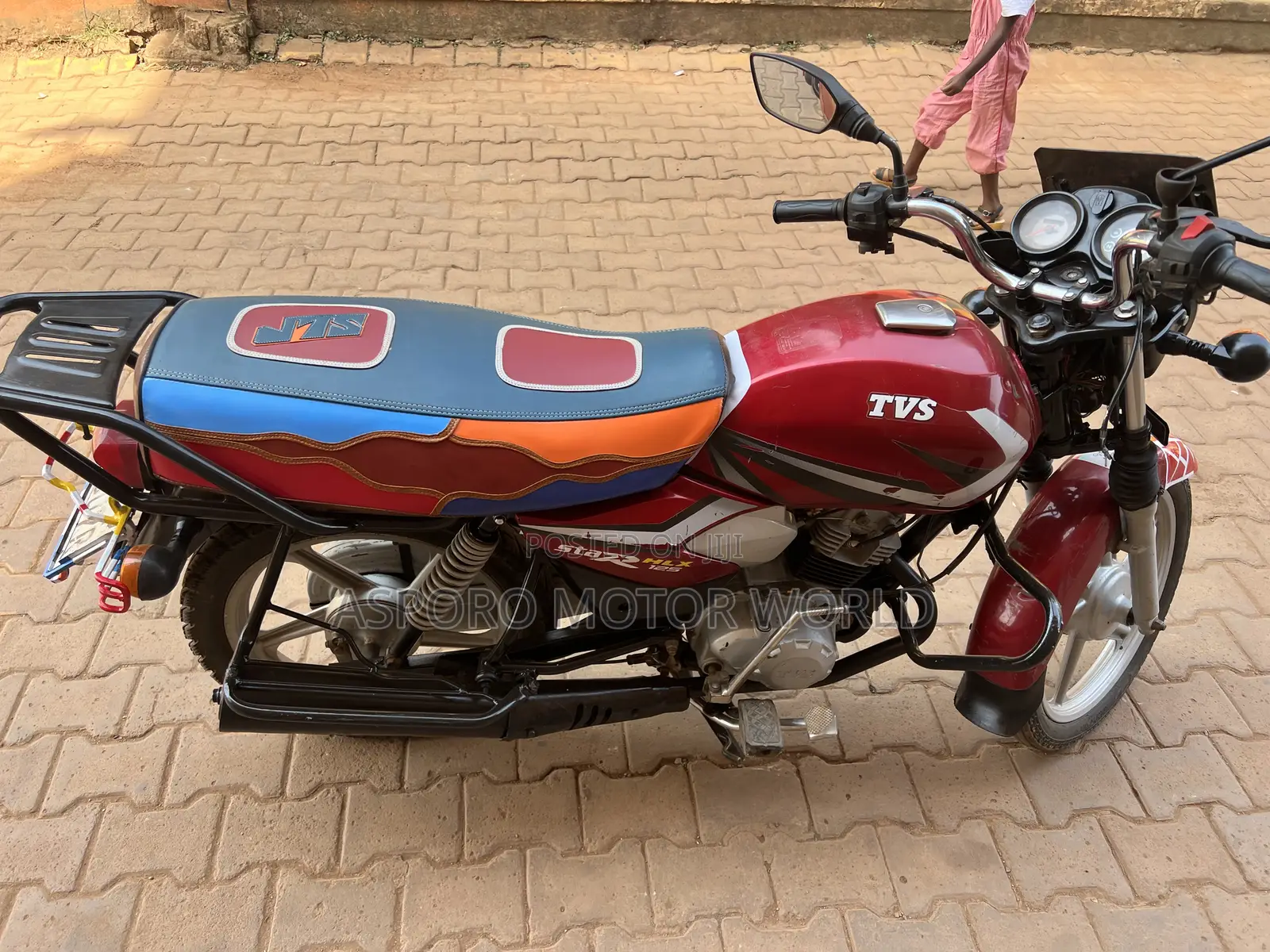 TVS HLX 125 2022 Red