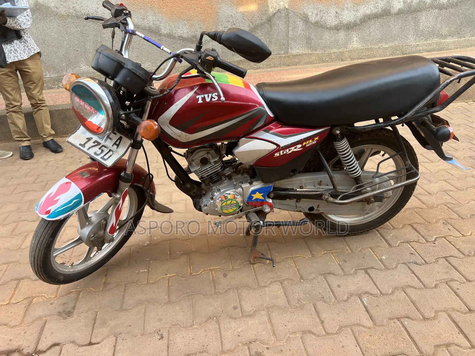 TVS HLX 125 2022 Red