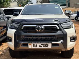 Toyota Hilux 2022 White